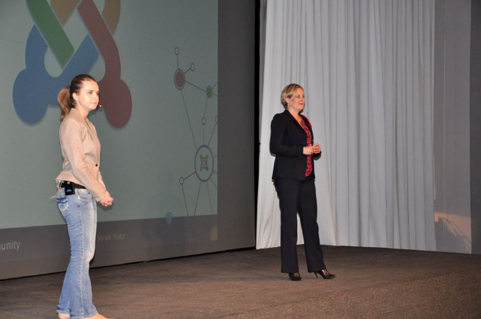 Joomladay Russia 2014 - Анастасия Габидуллина переводит речь Сары Вотс