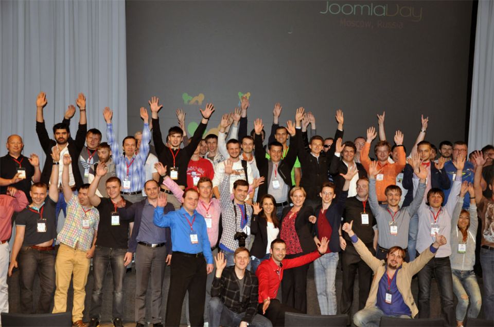 Joomladay Russia 2014 - общее фото на светлом фоне